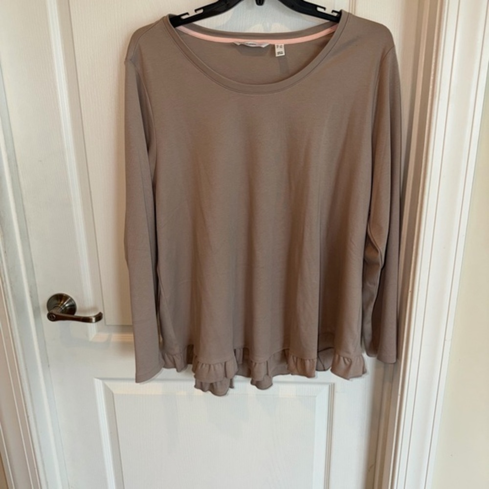 Isaac Mizrahi NWOT Taupe Ruffle-Hem Long Sleeve Top